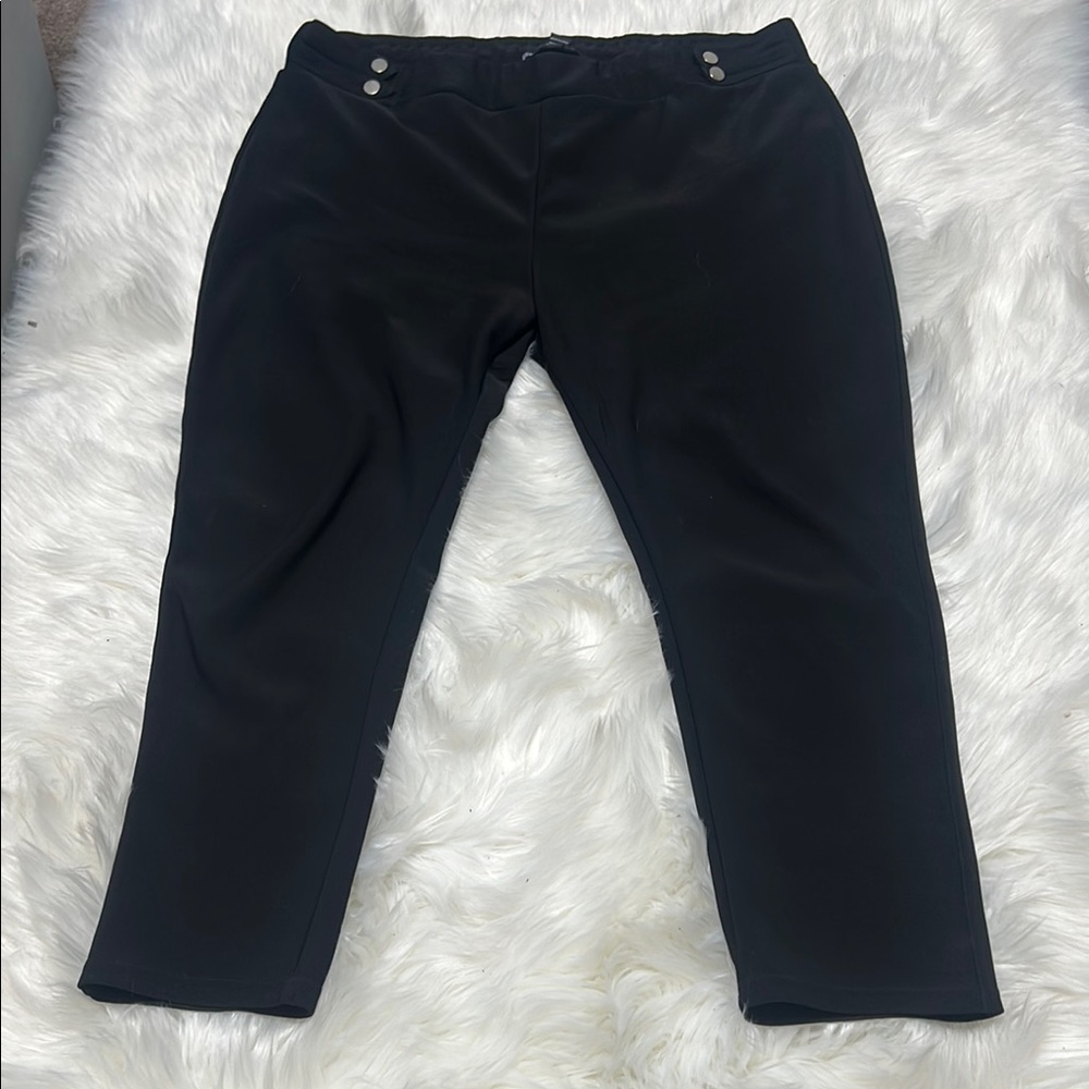 Black Cropped Pants with Button Detail A5